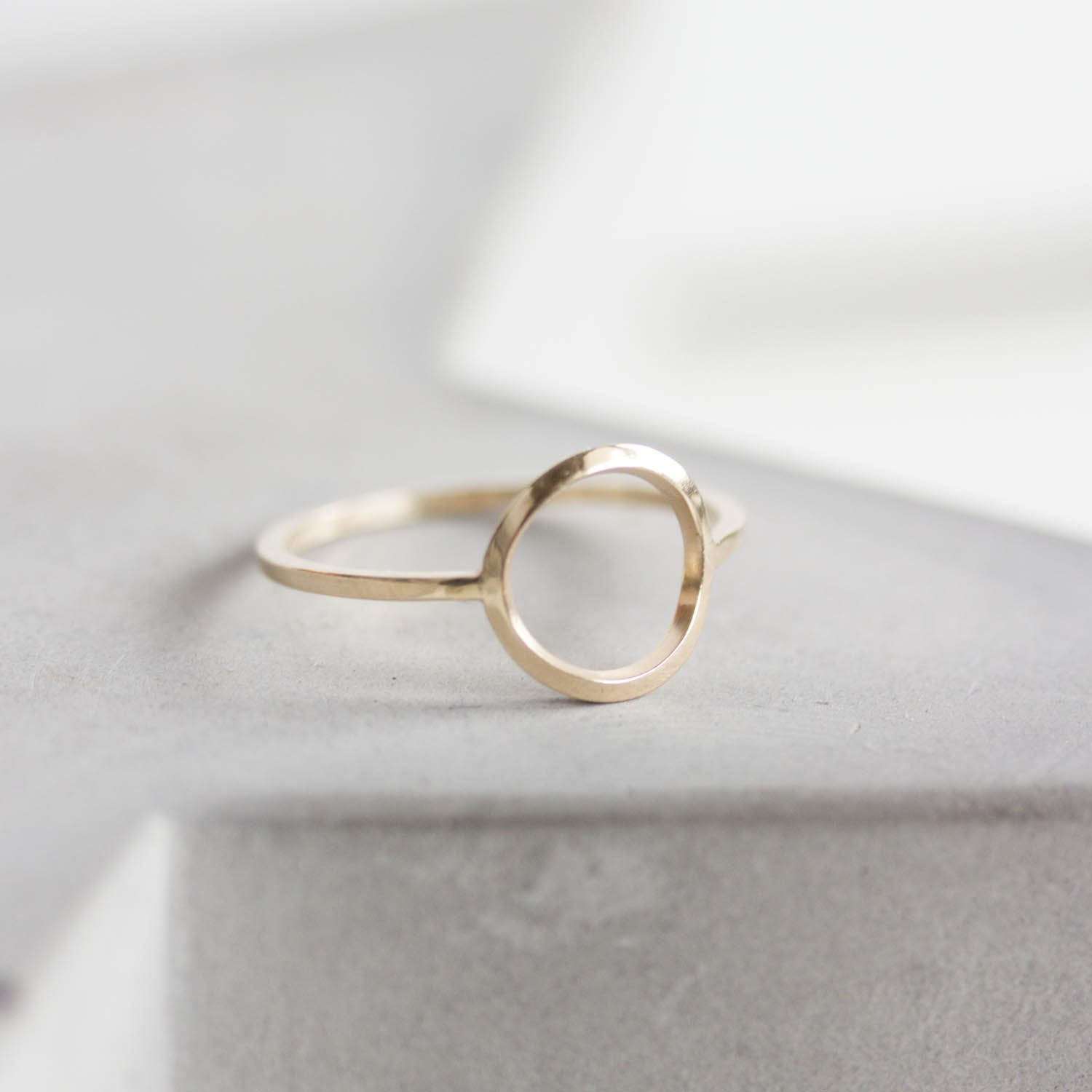 Circle ring - 9k gold