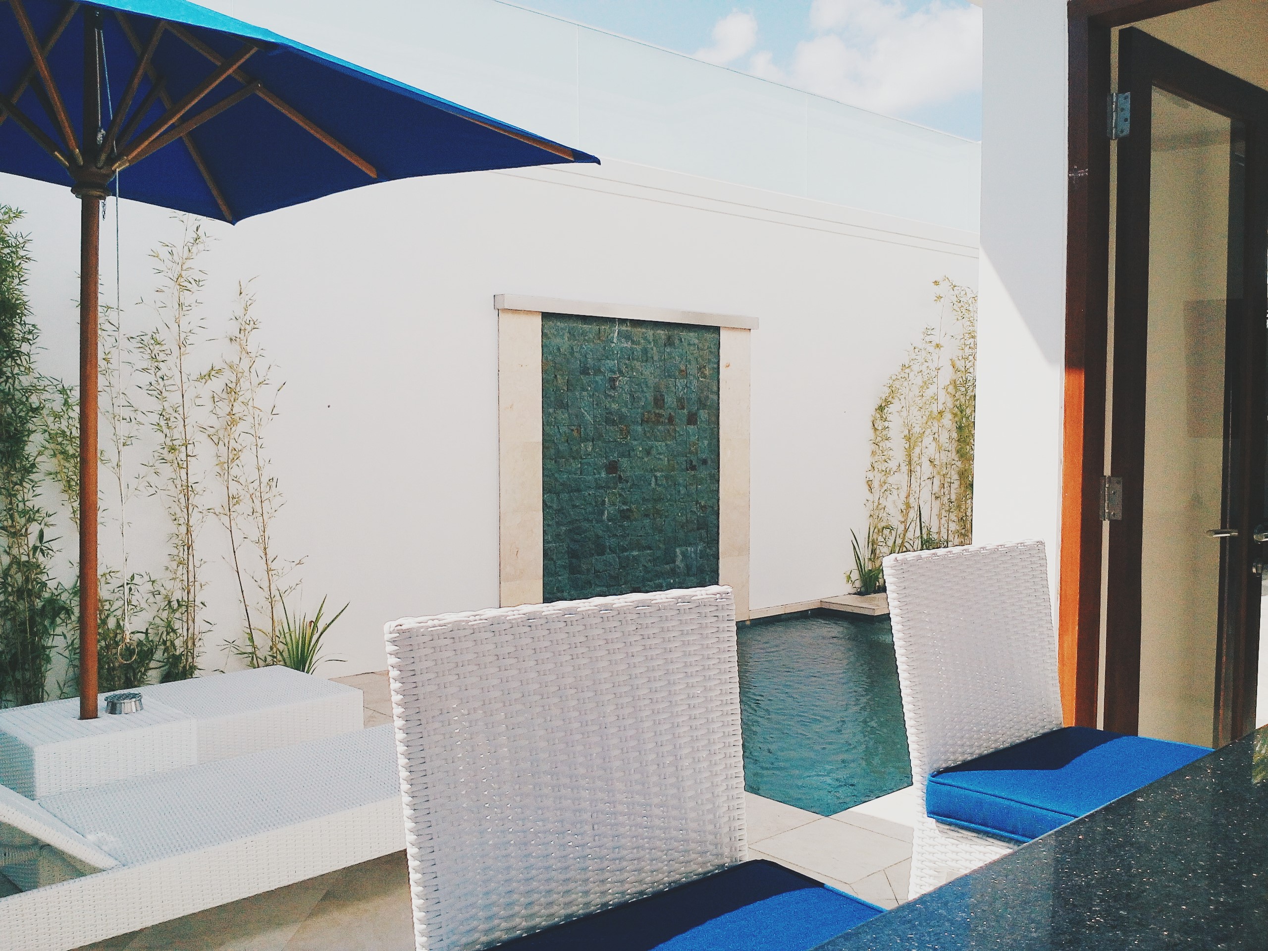 Kitchen Outlook to Pool