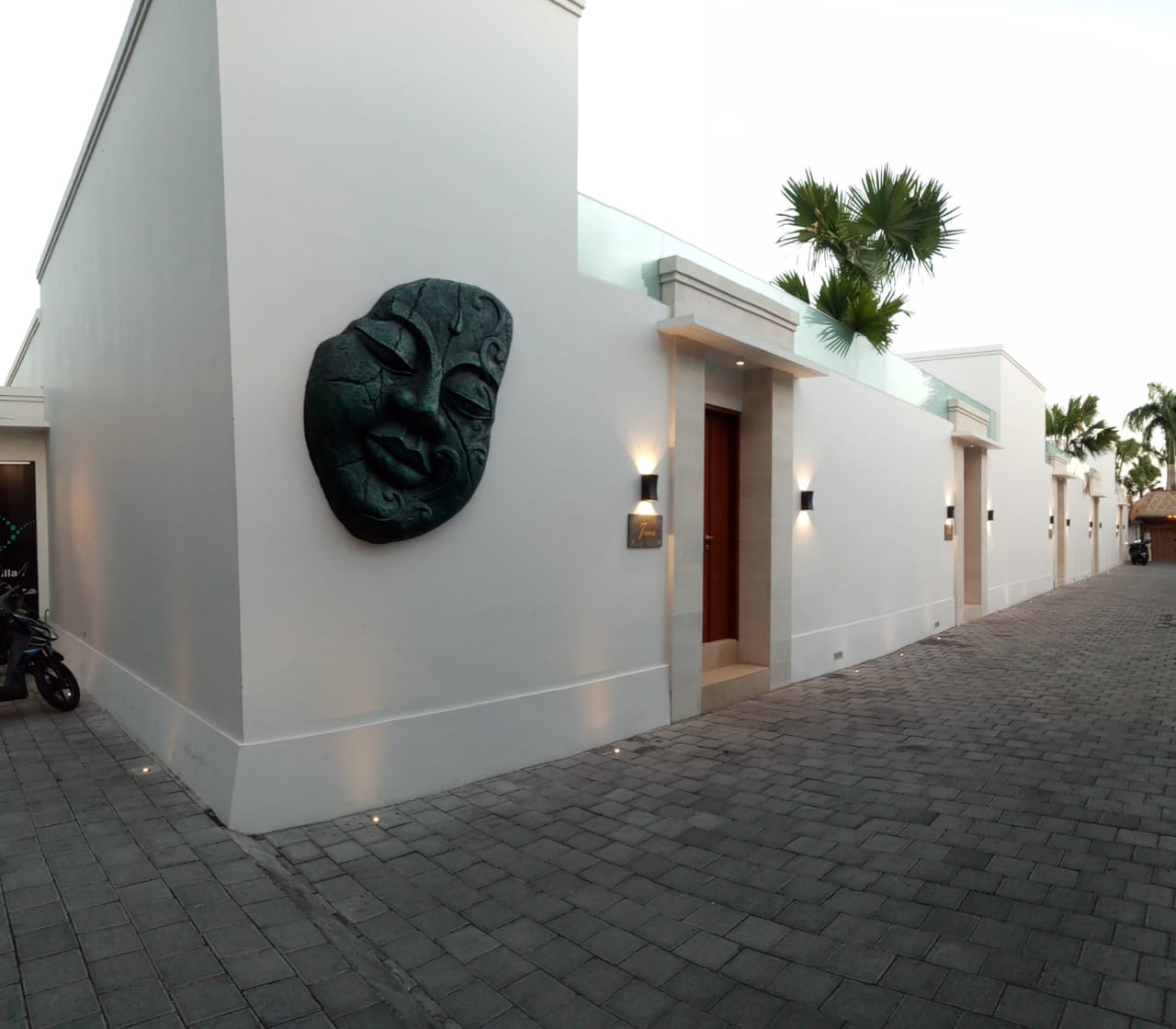 Front Gate Kamil #20