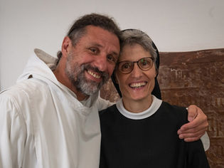 "Zwillinge im Kloster" - Das Interview