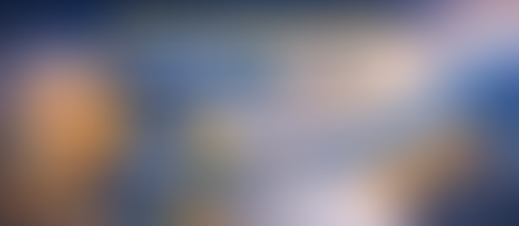 Belirsiz ekonomik ortamda yatırım kararlarını ele alan görsel; “Yaşam Döngüsü Analizi” başlığı altında maliyet ve risk yönetimi, varlık yönetimi, sürdürülebilirlik ve stratejik kararlar temalarını simgeler. Merkezde planlama, tasarım, tedarik, işletme ve bakım aşamalarını gösteren yaşam döngüsü diyagramı; arka planda endüstri, finans ve büyüme grafiklerini temsil eden görseller yer alır.