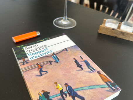corps, normes sociales et quête d’amour dans une société contemporaine.