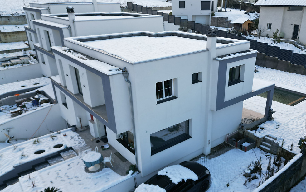 Villa en frontière suisse haute Savoie sous la neige