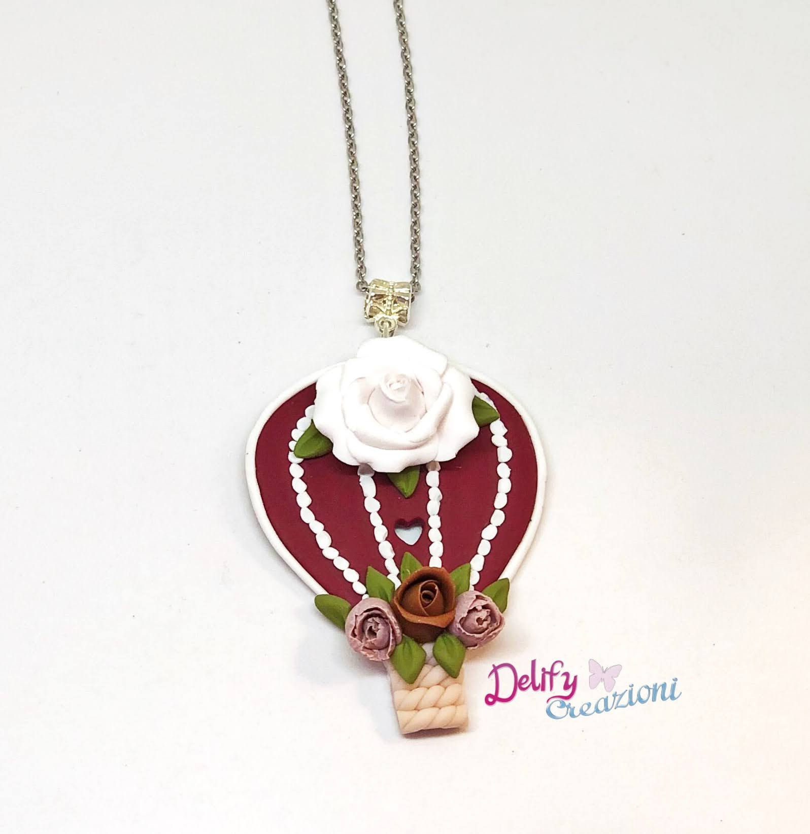 Collana "PinCloud" con mongolfiera e fiori