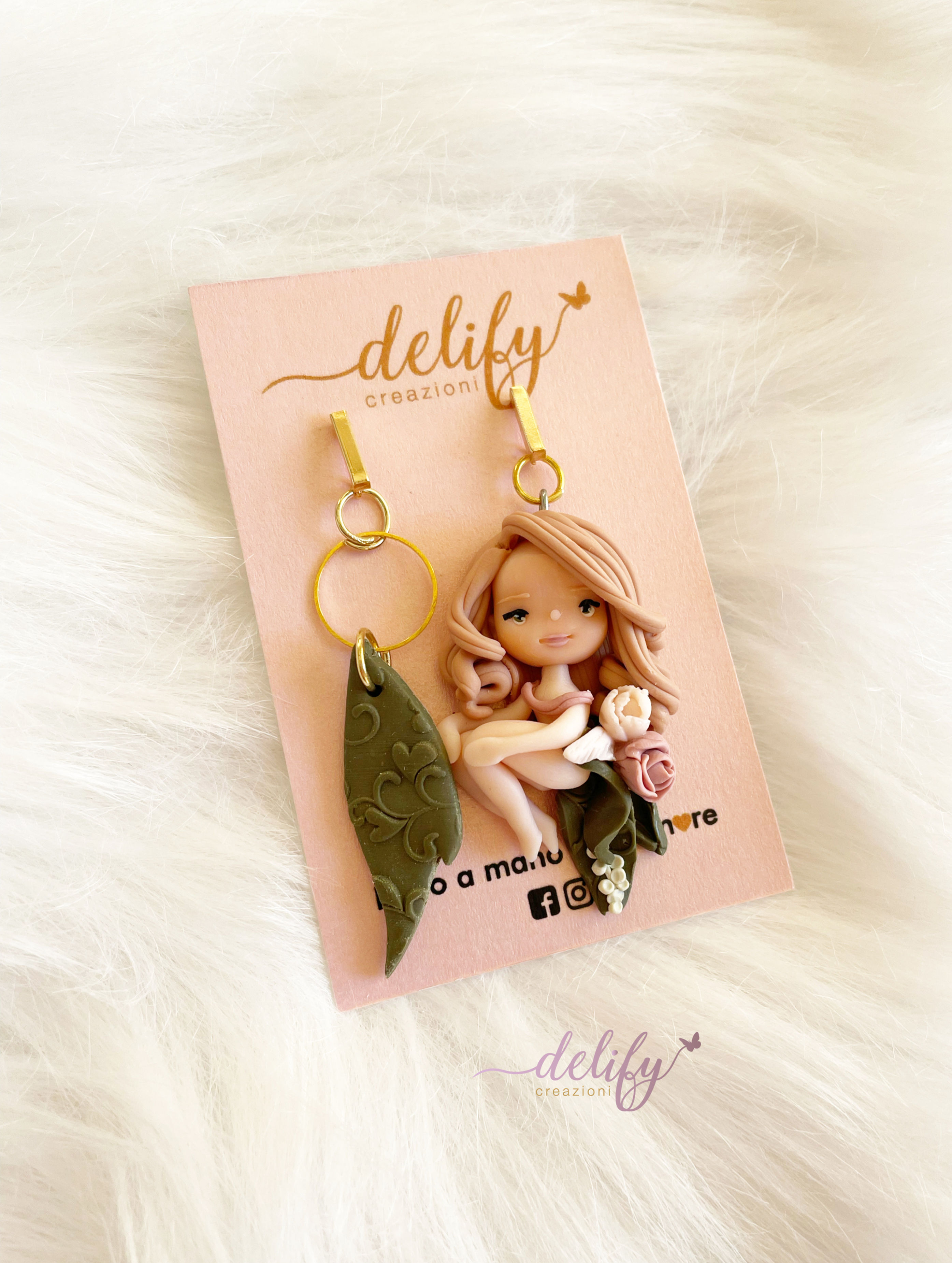 Orecchini con Bambolina floreale e foglia