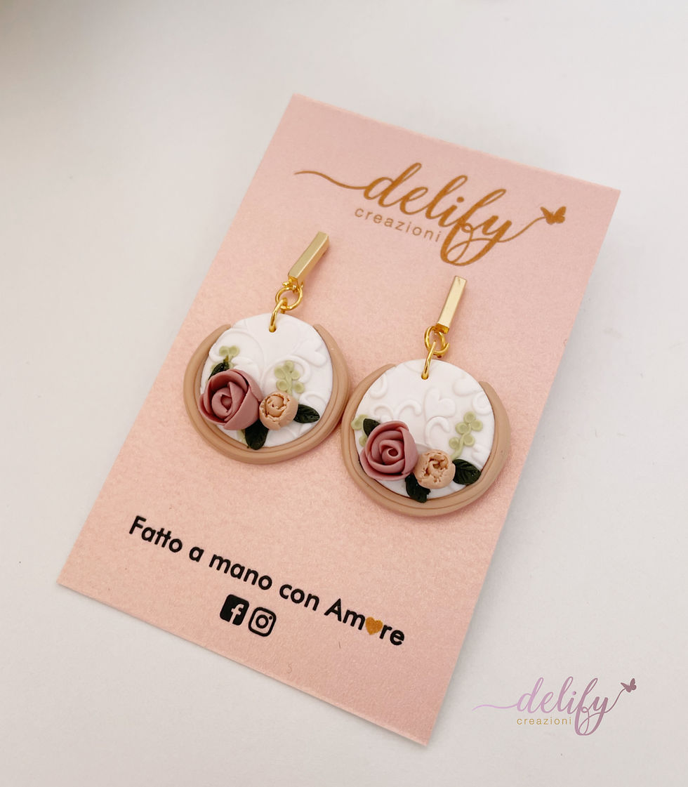 Orecchini con Medaglioni Floreali con Perno Dorato