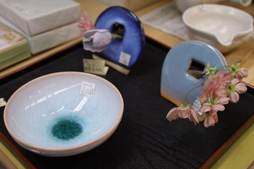 Episode 1: Insights from a Kagurazaka Store Owner – How to Choose Japanese Pottery: “Pottery Should Be Picked Up and Felt” – Exploring Maruoka Toen and the Charm of Ceramics in Tokyo