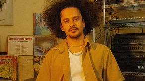 Vaine lança “Tudo Aqui Me Consome” e transforma crise existencial em arte afiada