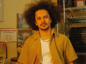 Vaine lança “Tudo Aqui Me Consome” e transforma crise existencial em arte afiada