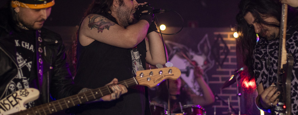 Banda Wild Side se apresentando no palco do Kaos Pub em Uberlândia