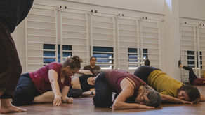 Projeto Improvisação em Dança estreia em Uberlândia com Mariane Araujo e o grupo Substantivo Coletivo no Cineteatro Nininha Rocha
