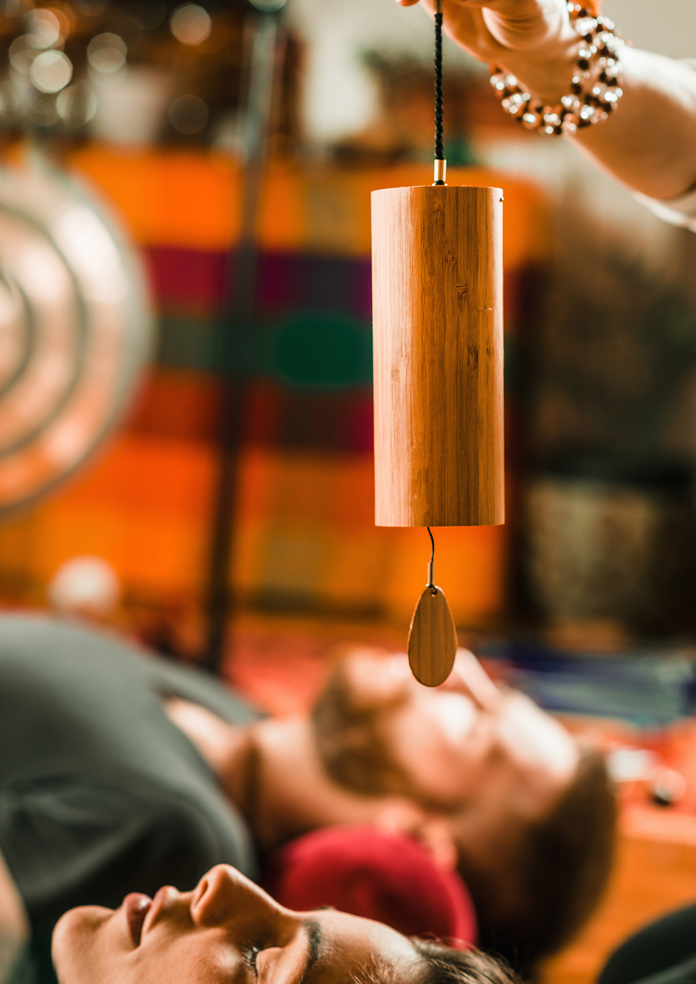2 personnes recevant une séance de bain sonore