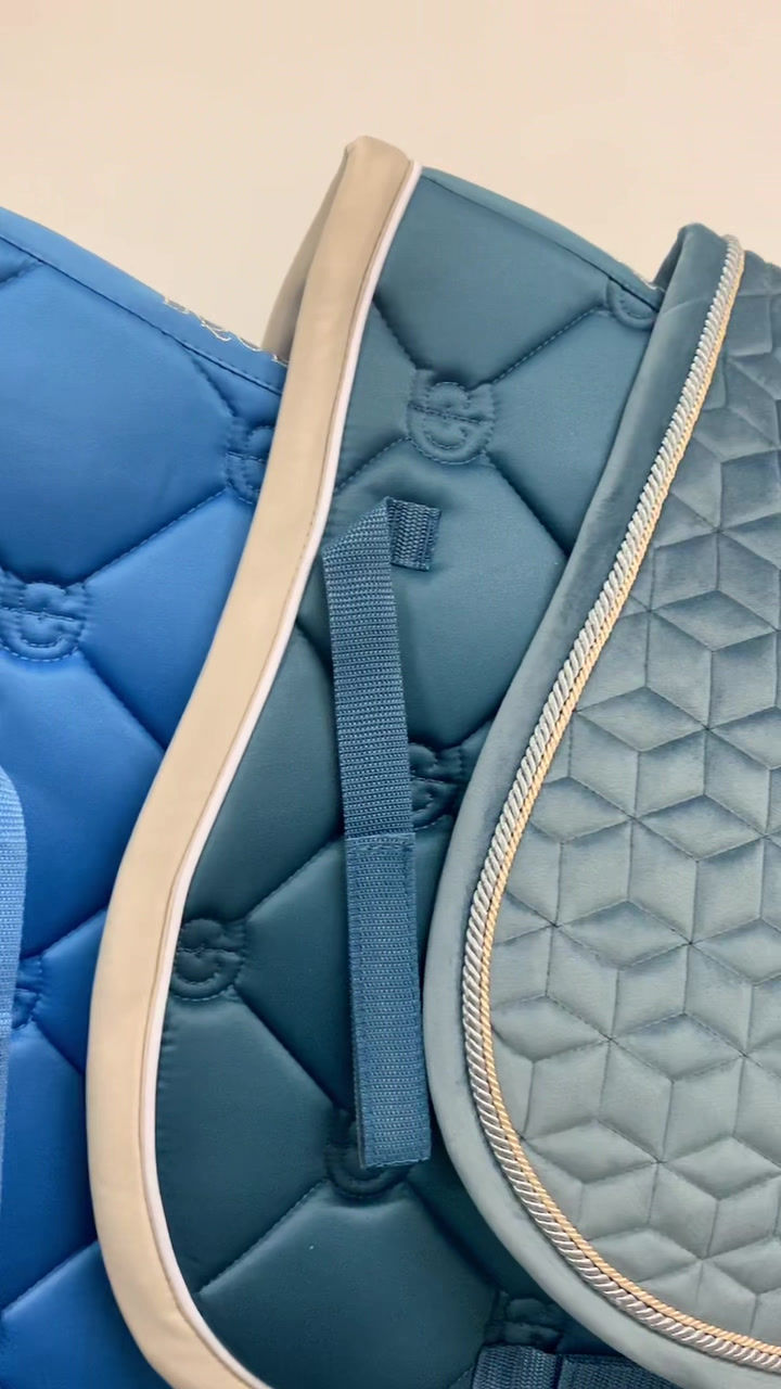 Miniature : Tapis de Selle Dressage Stone Blue - Equestrian Stockholm