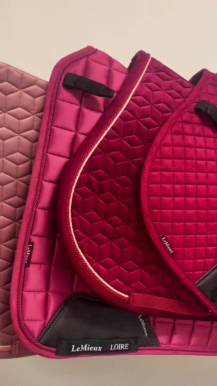 Tapis de Selle Dressage Velvet Fuchsia - Kentucky Horsewear