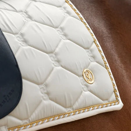 Thumbnail: Tapis de Selle Dressage Signature Dark Ivory - PS of Sweden