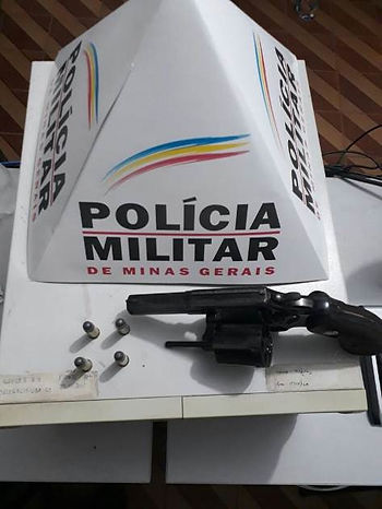 Revólver apreendido no Bairro Ponte Preta (FOTO: Assessoria de Comunicação da PMMG).
