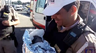 Policiais realizam parto de bebê dentro de carro na Pampulha