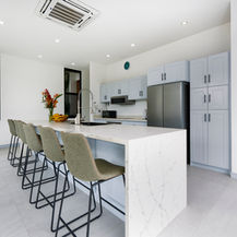 featuring high-end appliances, spacious countertops, fully stocked cookware and all the essentials for effortless cooking. Perfect for preparing anything from quick snacks to chef-level meals.