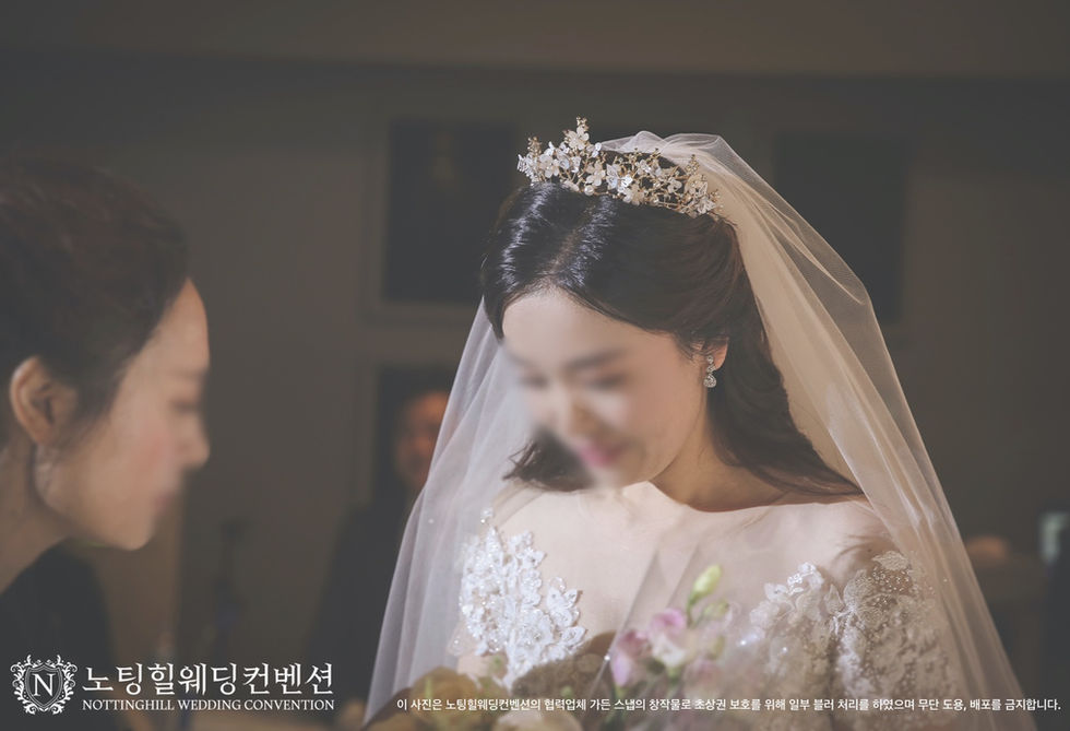 축하받는 신부[노팅힐웨딩컨벤션].jpg