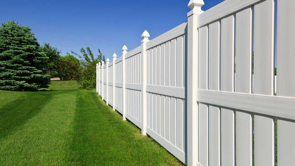 semi-privacy-Vinyl-Fence-bg.jpeg
