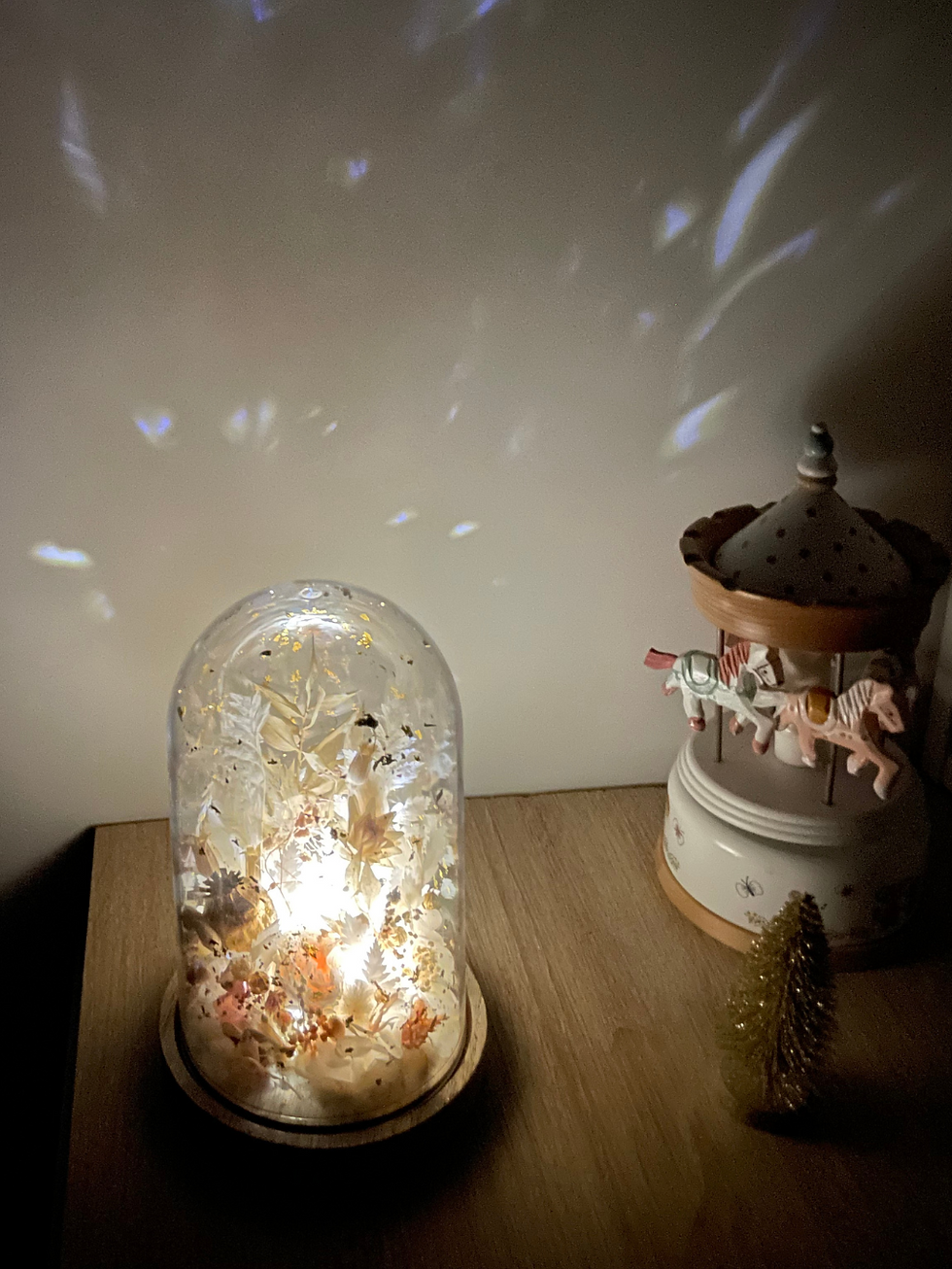 Miniature : Veilleuse cloche en fleurs séchées avec paillette d'or