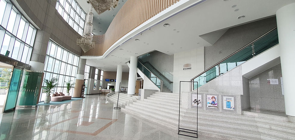 대공연장 1층 로비