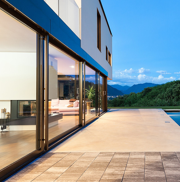 Modern Luxury Home With Glass Wall
