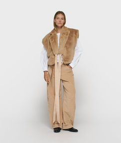 10days sleeveless fluffy vest camel Bestelcode: 20-500-6204