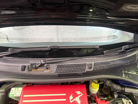 アバルト 595 ワイパーリンク