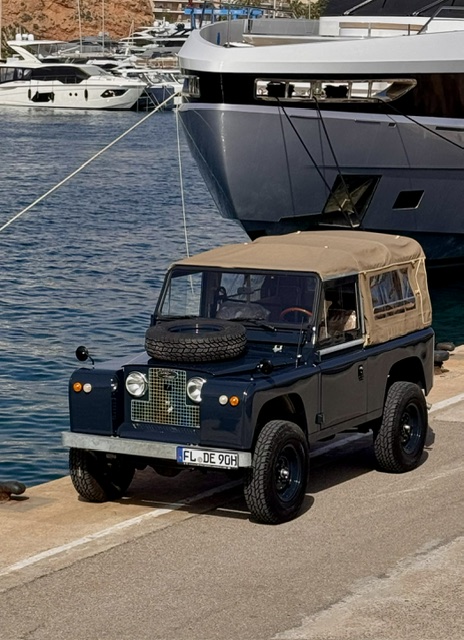 Defender V8 restomod by Moradi Customs