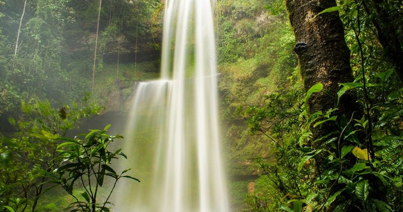 hornoyaco-waterfall-in-colombia.jpeg