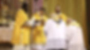 Cardeal Burke: os sacerdotes não devem mudar as orações da Missa