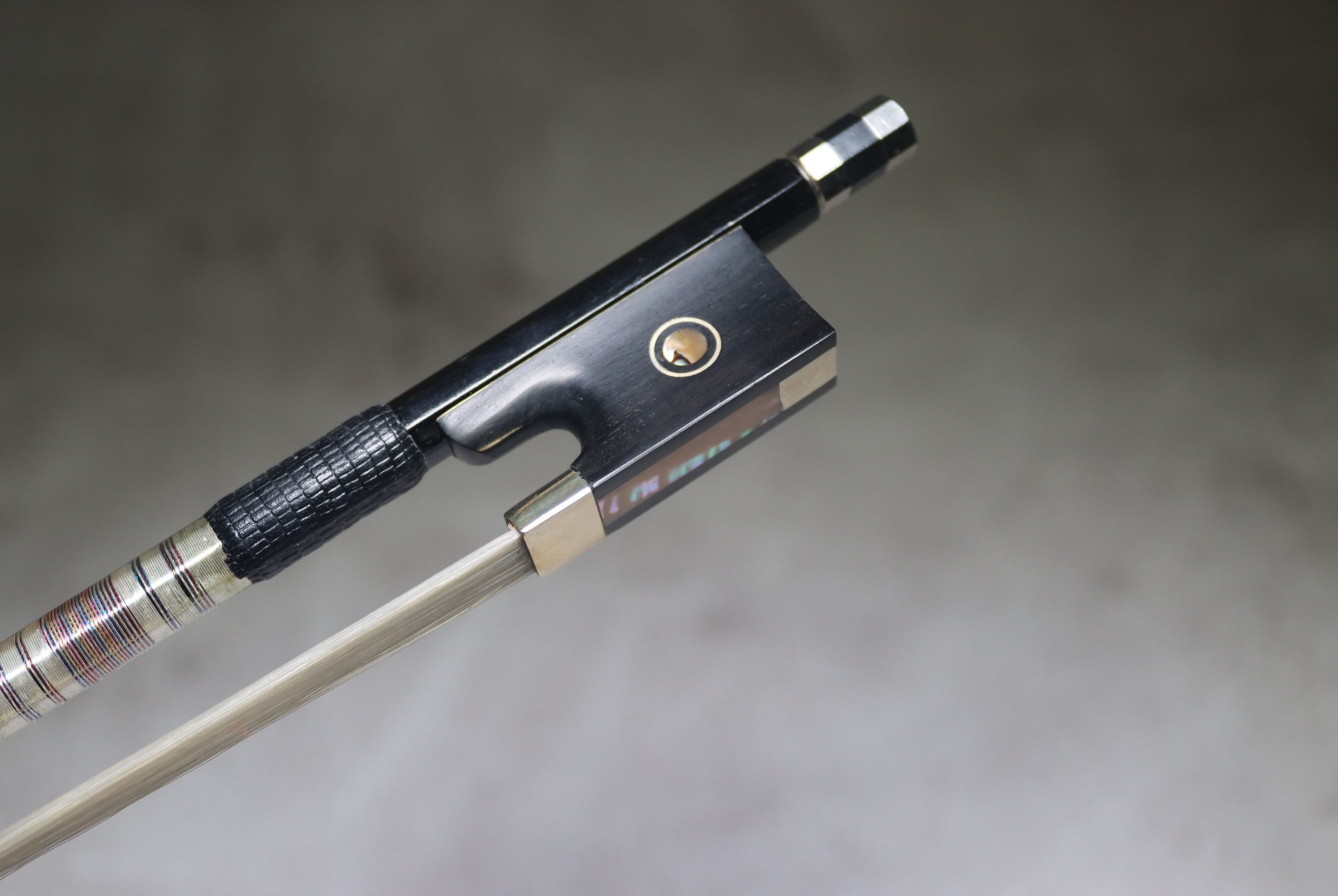 Arco de violín de fibra de carbono negro. Tamaño 1/4. 2 estrellas