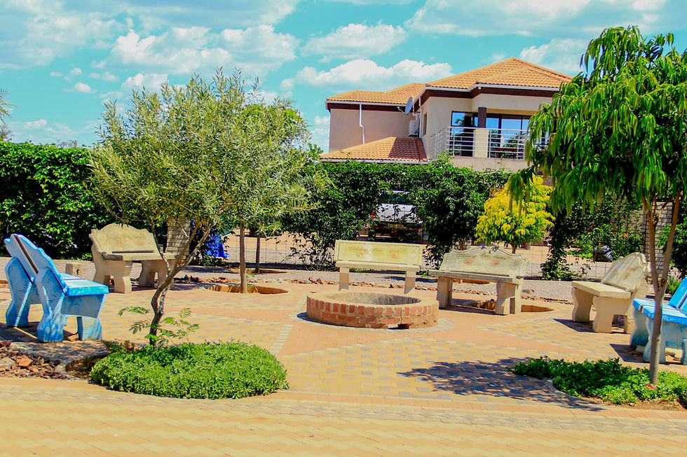 guesthouse outdoor 1bb.JPG