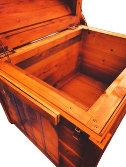 Jó mert minden oldal + tető = deszka + szigetelés + deszka