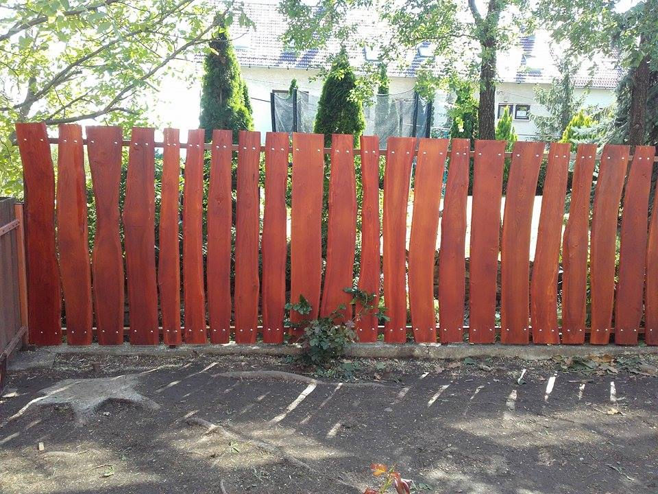 Szélezetlen akác /Fakerítés (festve)