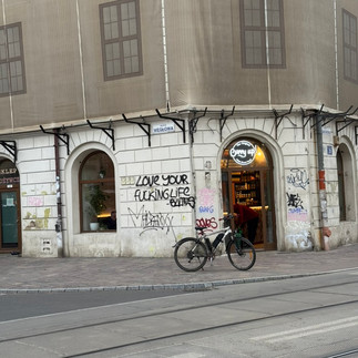 grafitti building