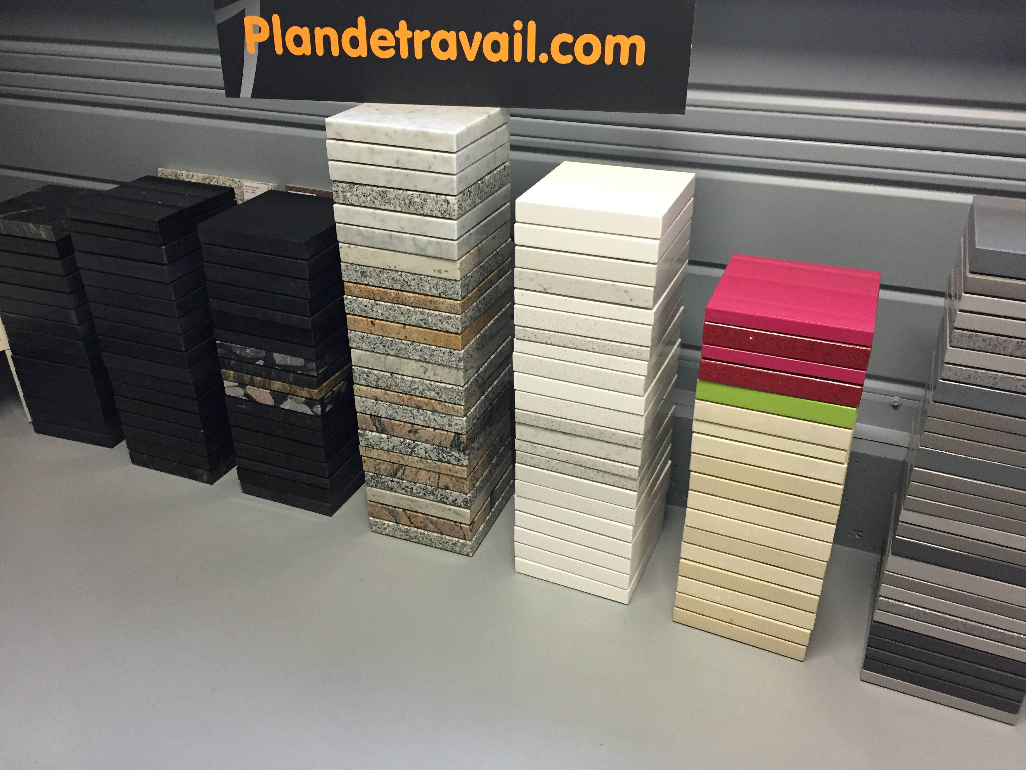 REPOSE PLAT EN PIERRE