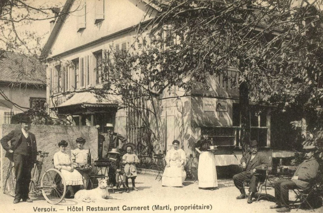 Le Pavillon de Versoix, l'une des plus belles de Genève, le restaurant est ouverte sur le Lac Léman. Elle est idéale pour bien manger, boire un verre, les pieds dans l'eau. Un vrai petit écrin de plénitude offrant un sentiment de vacances. Pour déjeuner, dîner ou pour un afterwork, le Pavillon vous offre des produits du lac ainsi qu'une magnifique terrasse et une pergola.