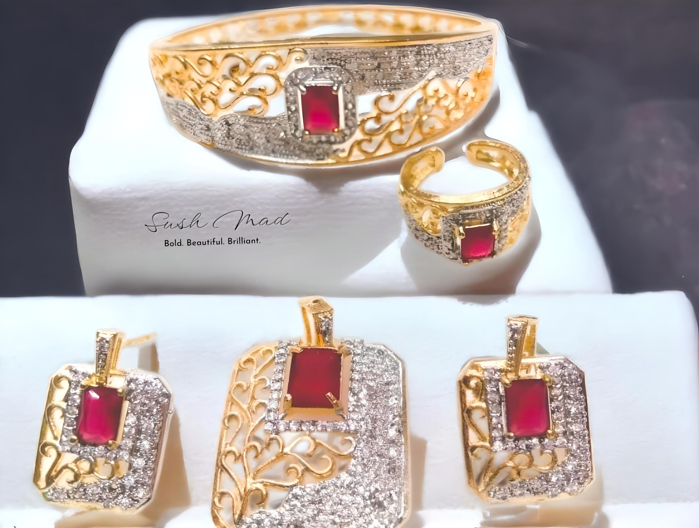 Displaying Sush Mad's Affinia Allure Ensemble