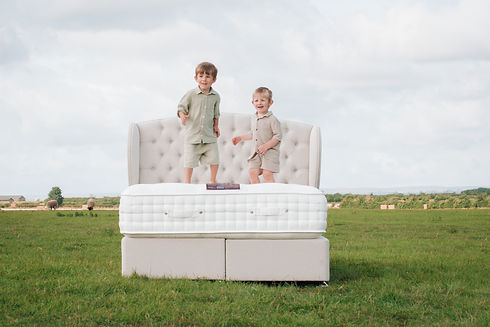 kids-jumping-on-mattress