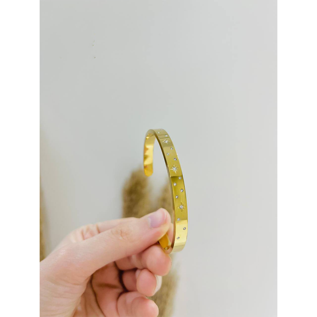 Sleek Orbit Bracelet