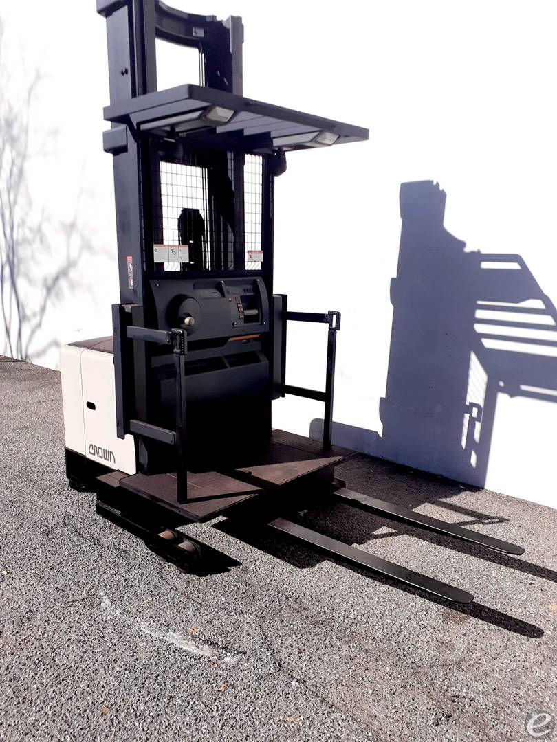 Thumbnail: CROWN -  ELECTRIC ORDER PICKER - SP3420-30
