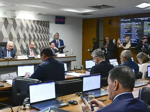 É hora de aumentar a pressão: fim da escala 6 x 1 é aprovado na CCJ do Senado