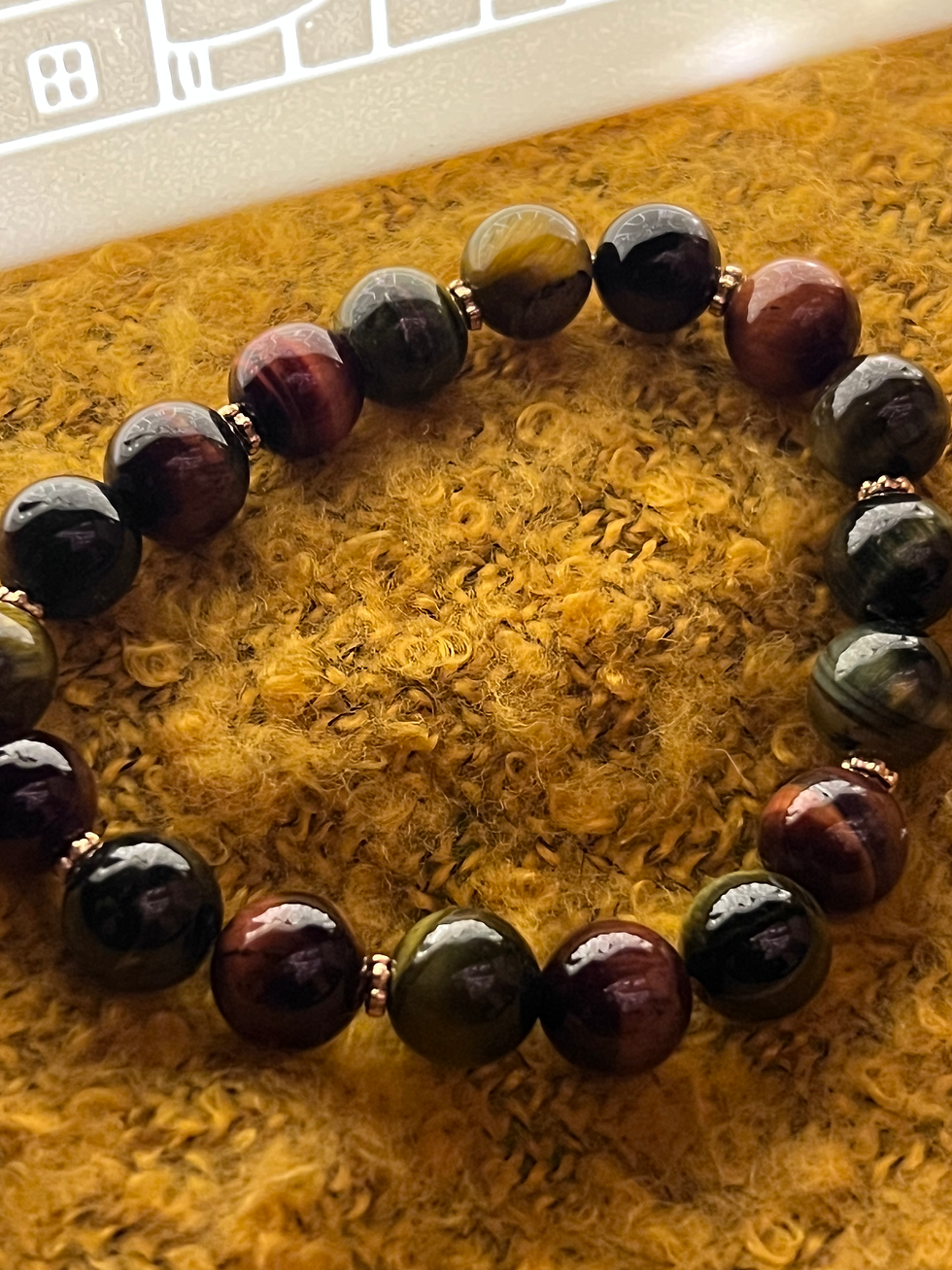 Miniaturbild: Armband, dreifarbiges Tiger Auge, auf Gummi, mit goldfarbenen Details