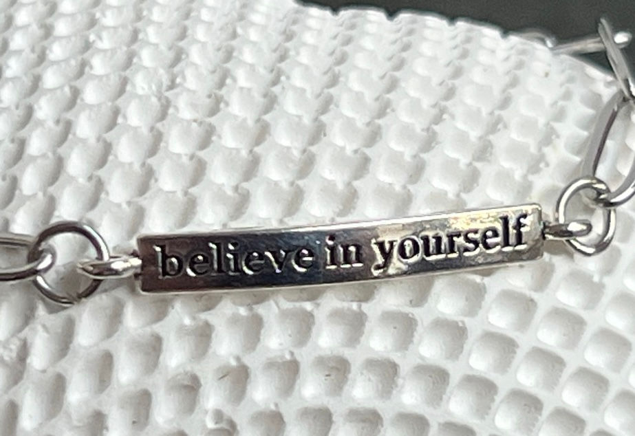 Armband, "believe in yourself"