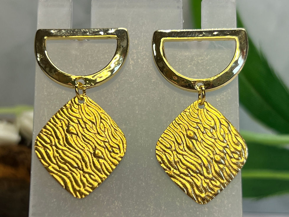 Miniaturbild: Ohrstecker, goldfarben mit strukturierter Messingraute