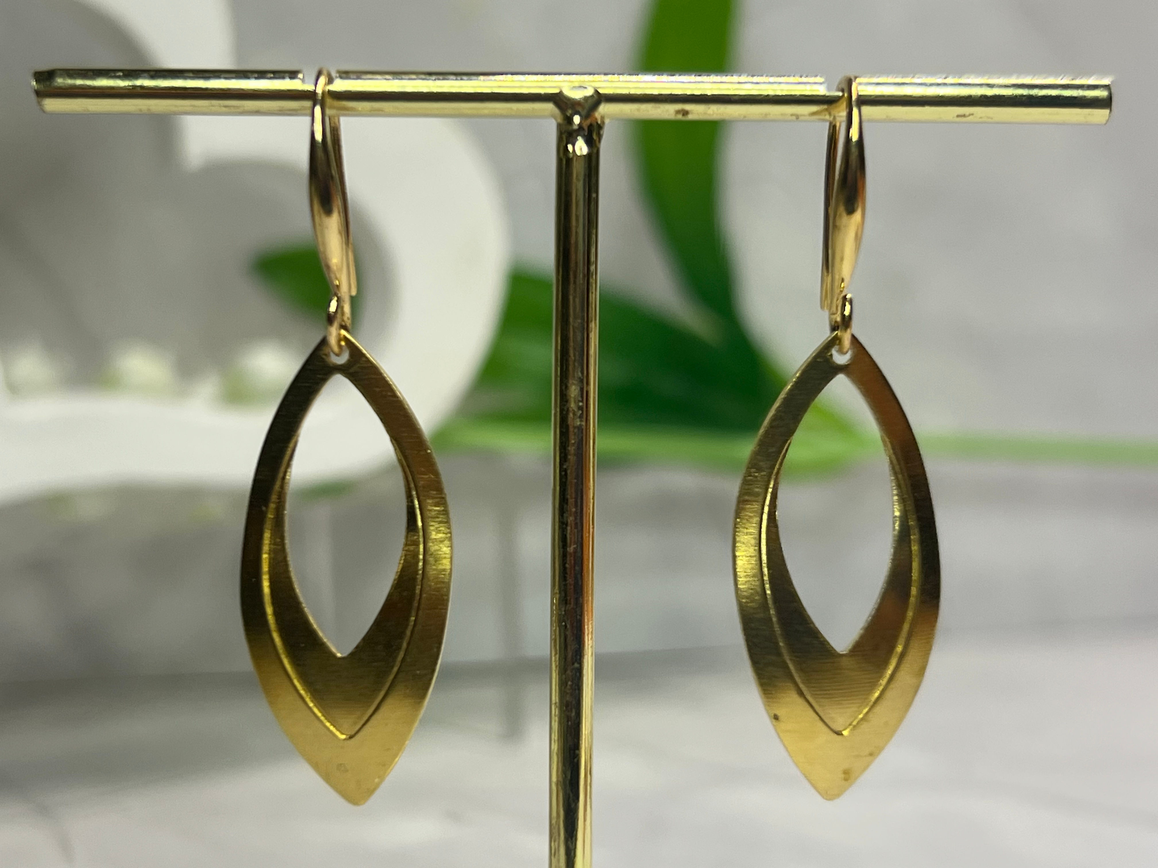 Ohrstecker, goldfarben, mit Messing Anhänger