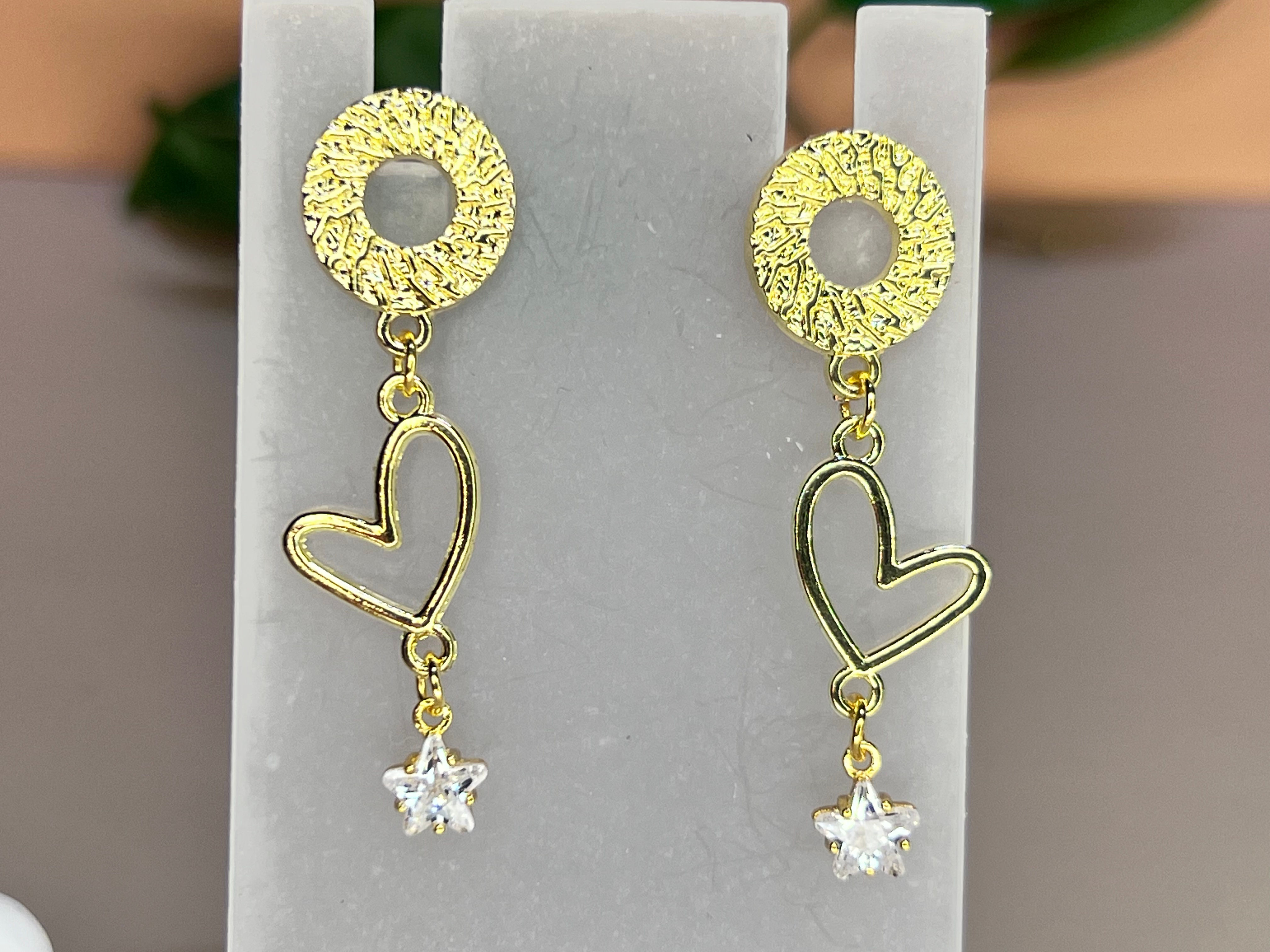 Ohrstecker goldfarben mit hängendem Herz