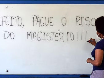Professores de Belém cobram o cumprimento da Lei do Piso Salarial Nacional do Magistério